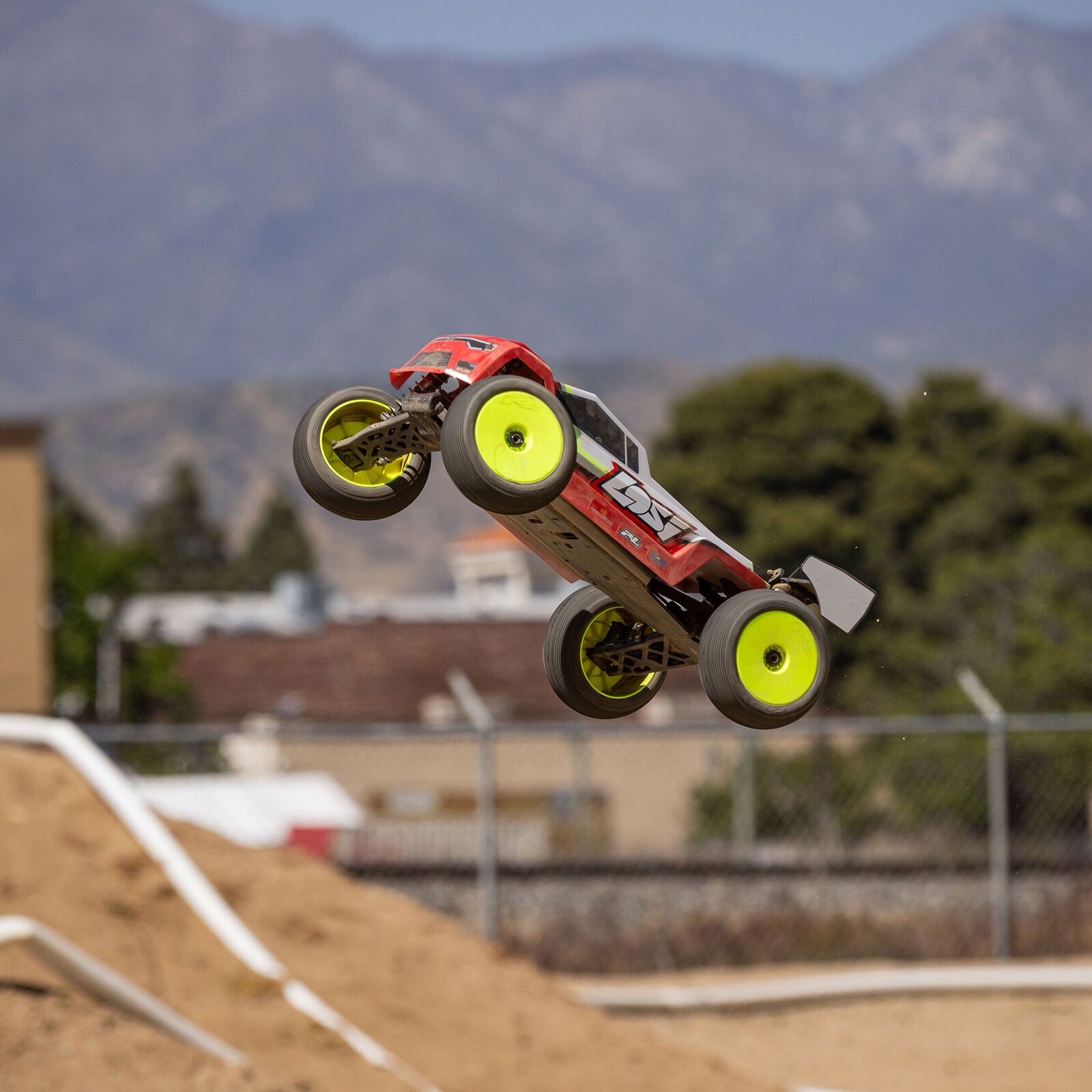 Losi 1/8 8IGHT-XTE 4WD Sensored Brushless Racing Truggy RTR